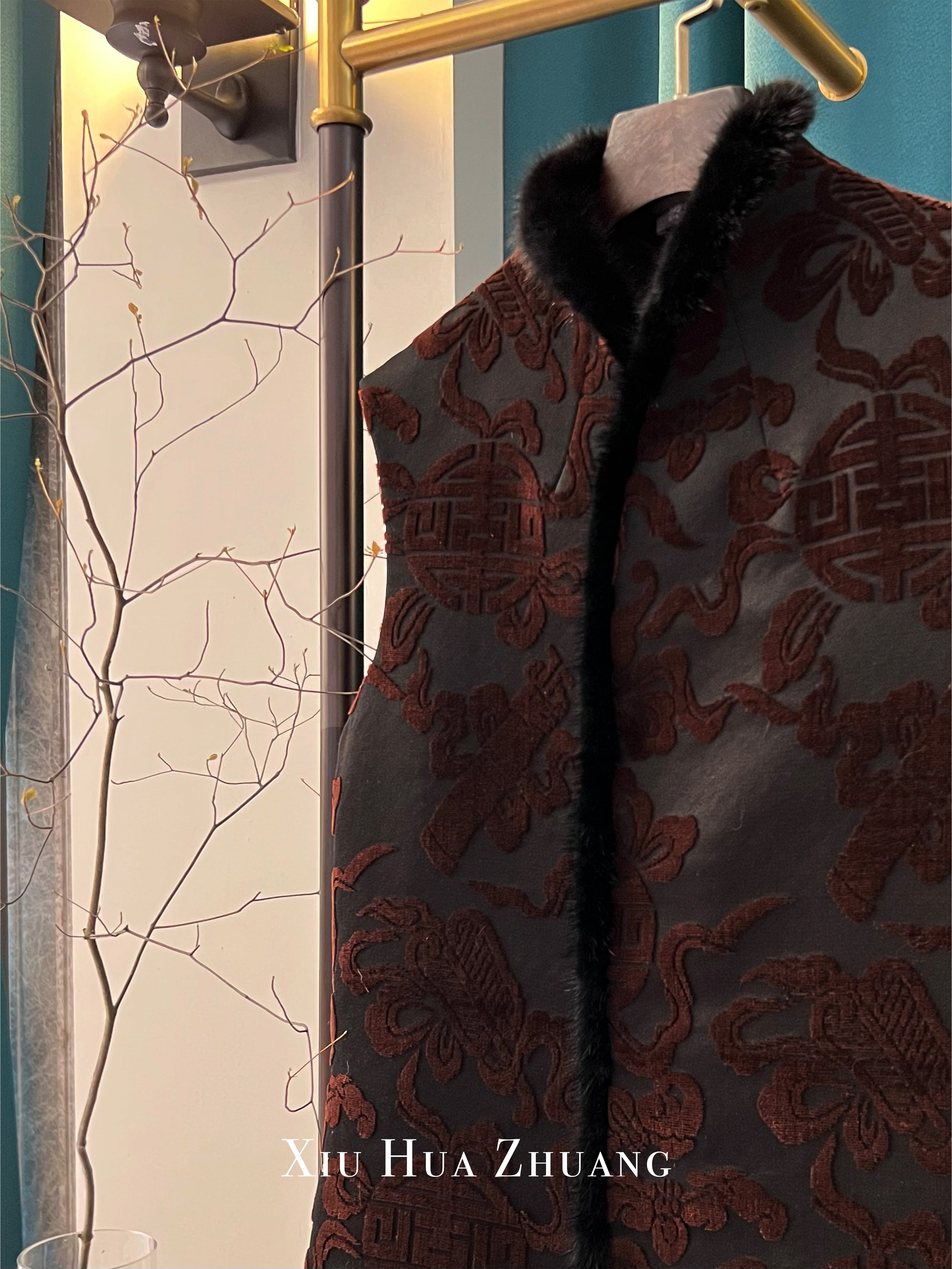 Zhang Velvet·Black Jacquard Quilted Tang Vest 绣华莊