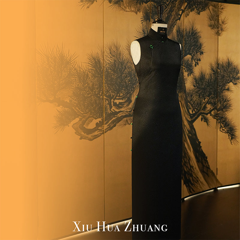 法国进口雅黑色摩尔纹提花无袖旗袍X23188 My Store