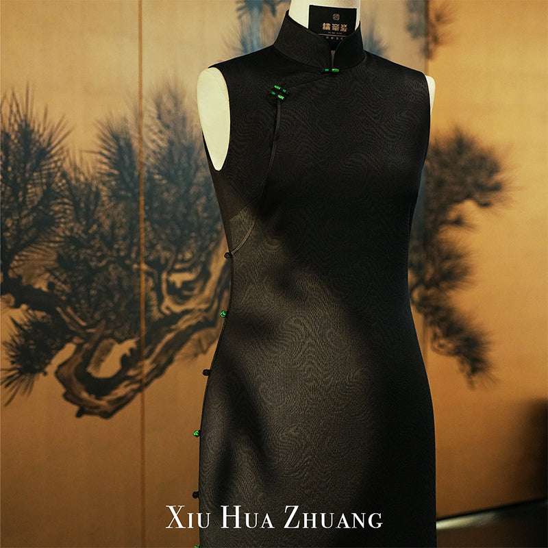 法国进口雅黑色摩尔纹提花无袖旗袍X23188 My Store