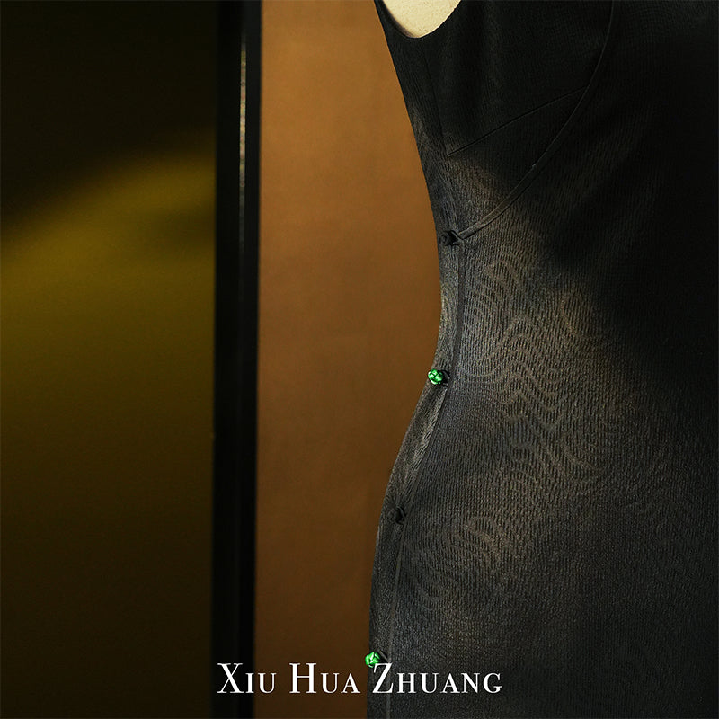 法国进口雅黑色摩尔纹提花无袖旗袍X23188 My Store