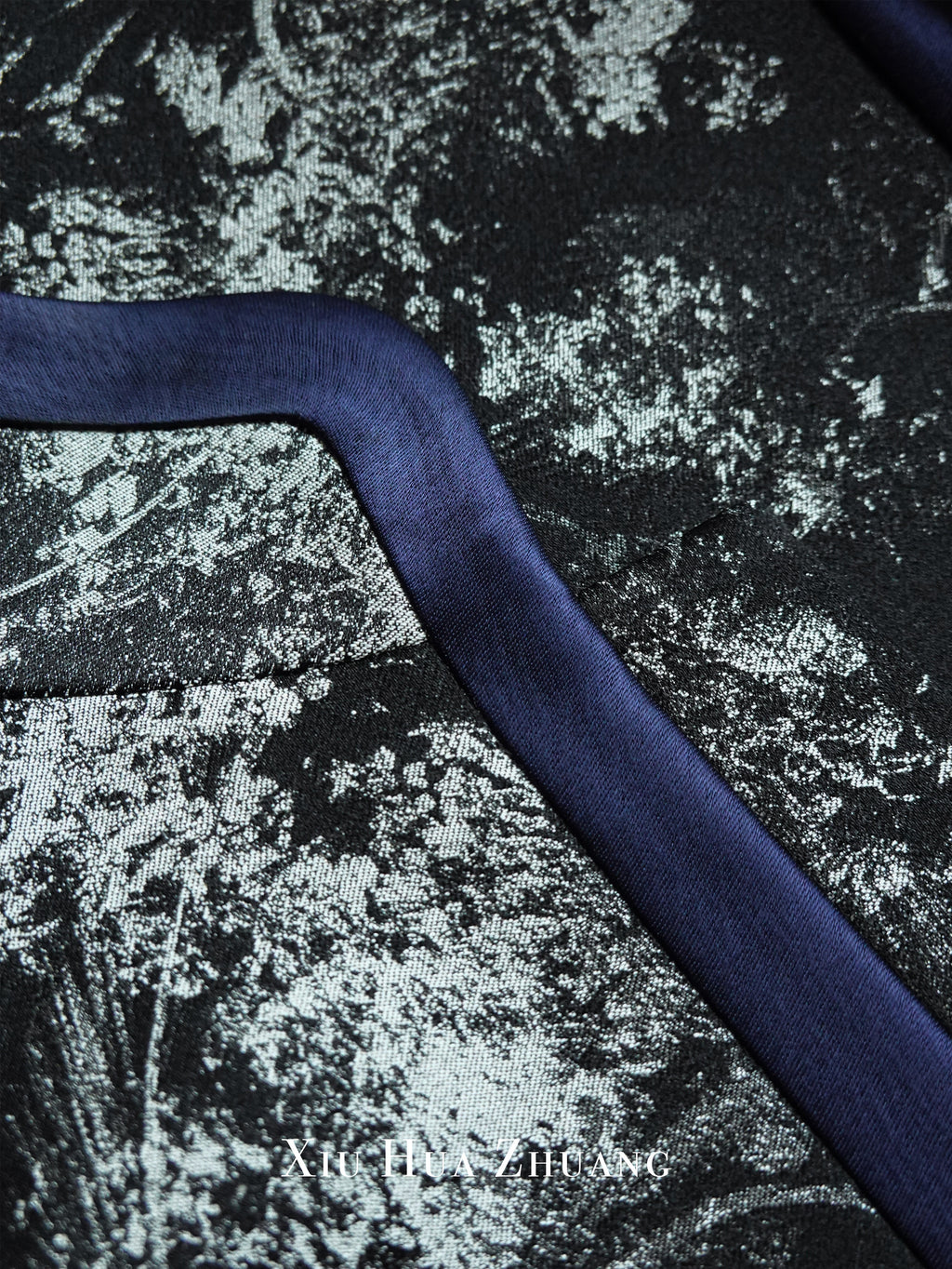 Su Brocade·Black Silver Jacquard Jacket 绣华莊