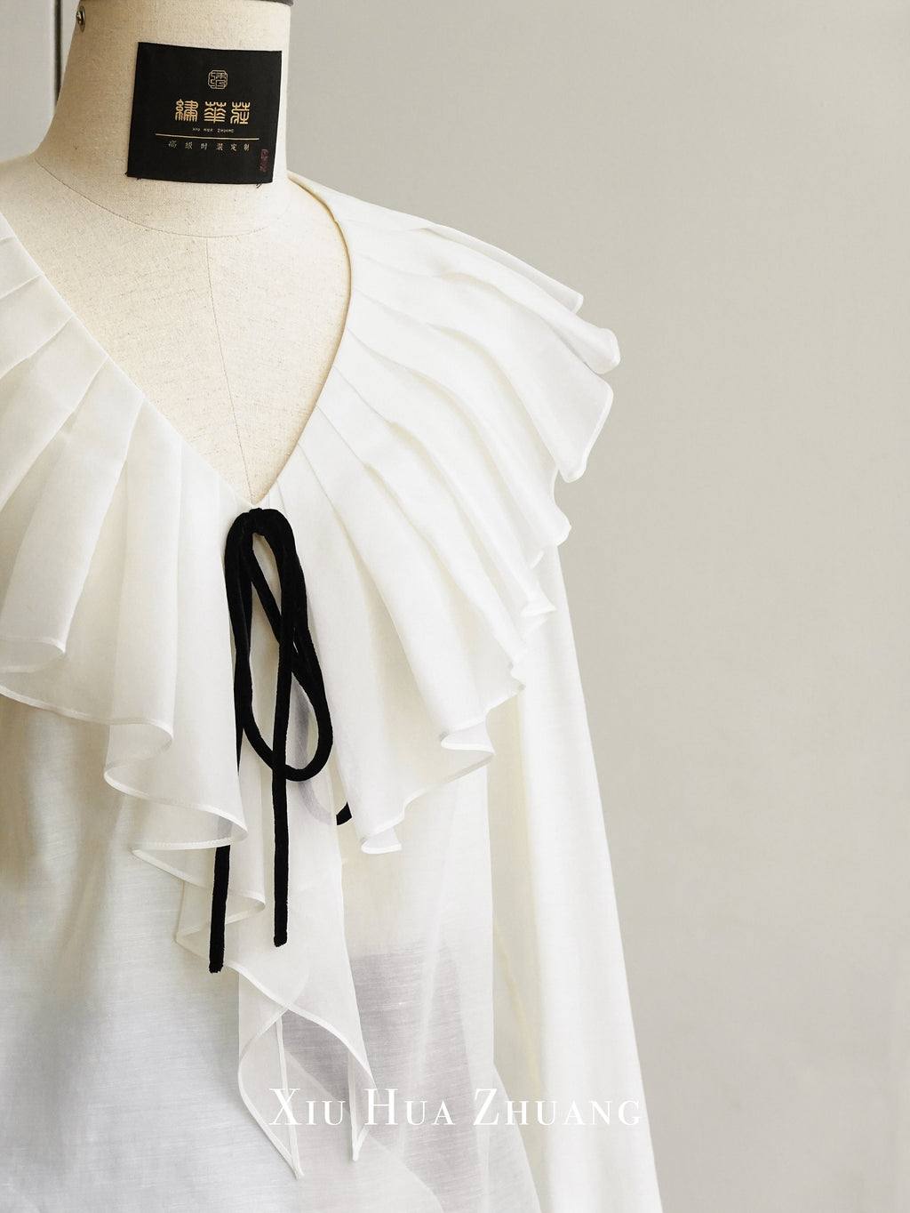 Silk-Cotton Organza Satin Ruffle Collar Blouse 绣华莊