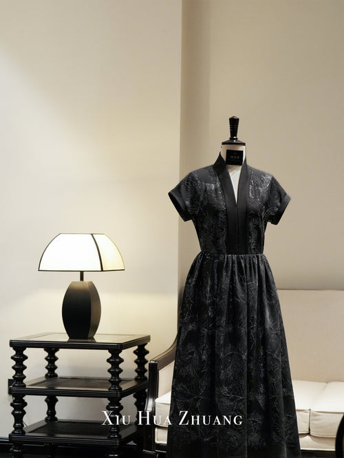 Embroidered Wool Midi Dress 绣华莊