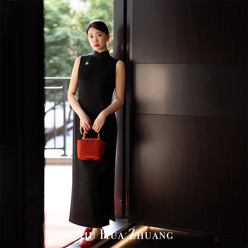法国进口雅黑色摩尔纹提花无袖旗袍X23188 My Store