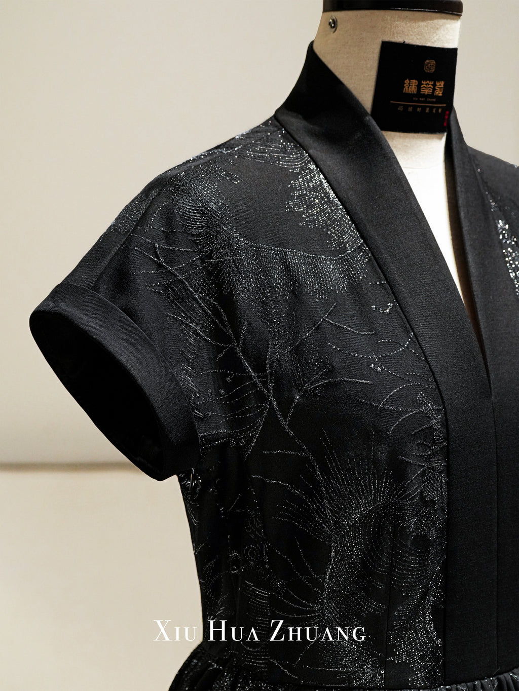 Embroidered Wool Midi Dress 绣华莊