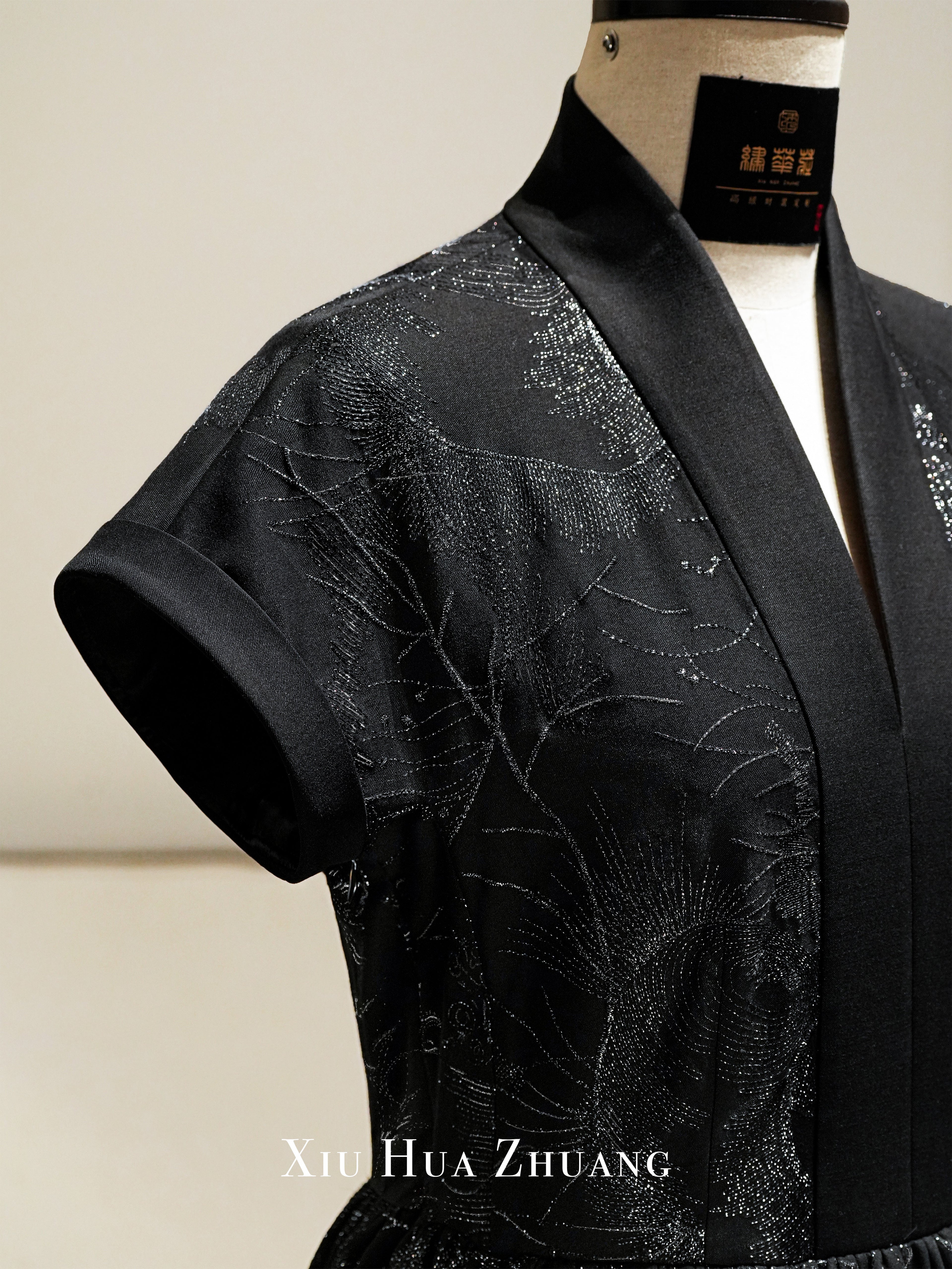 Embroidered Wool Midi Dress 绣华莊
