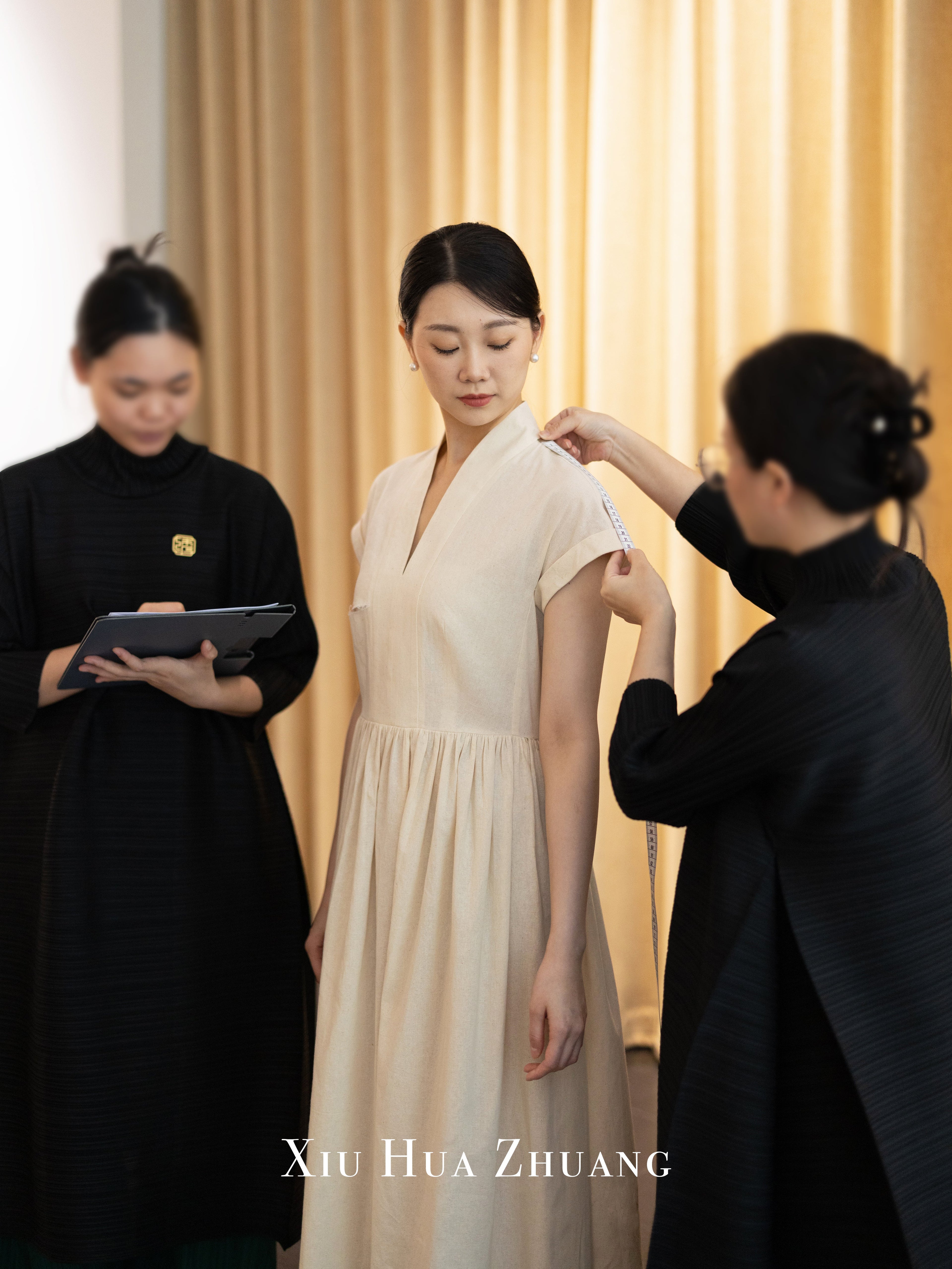 Embroidered Wool Midi Dress 绣华莊