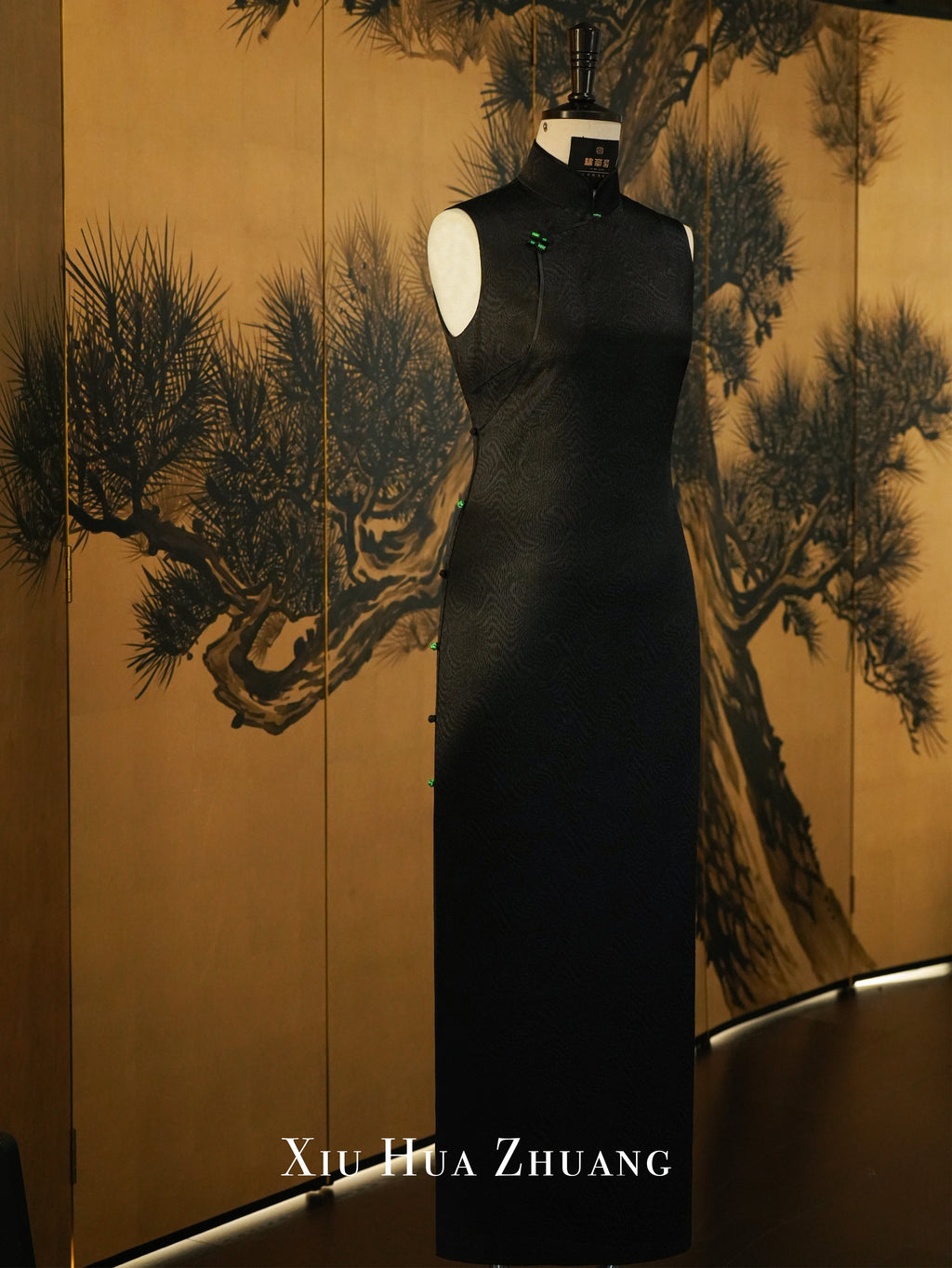 Black Jacquard Sleeveless Cheongsam 绣华莊