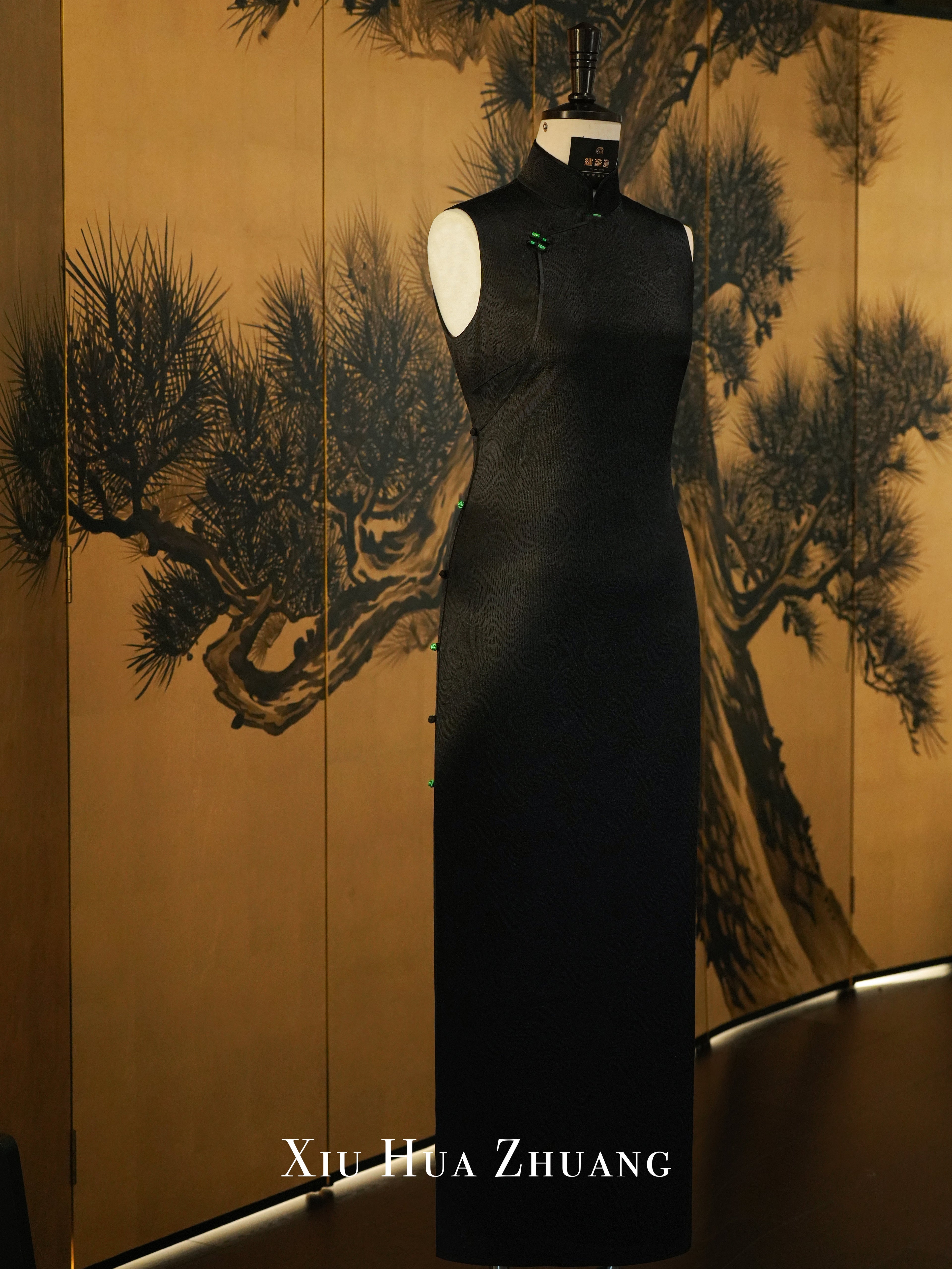 Black Jacquard Sleeveless Cheongsam 绣华莊