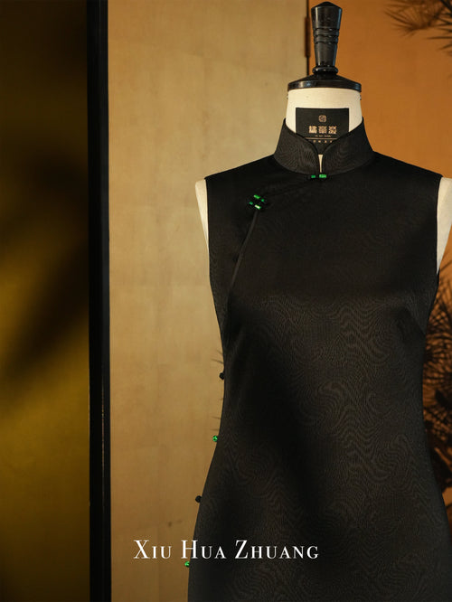 Black Jacquard Sleeveless Cheongsam 绣华莊