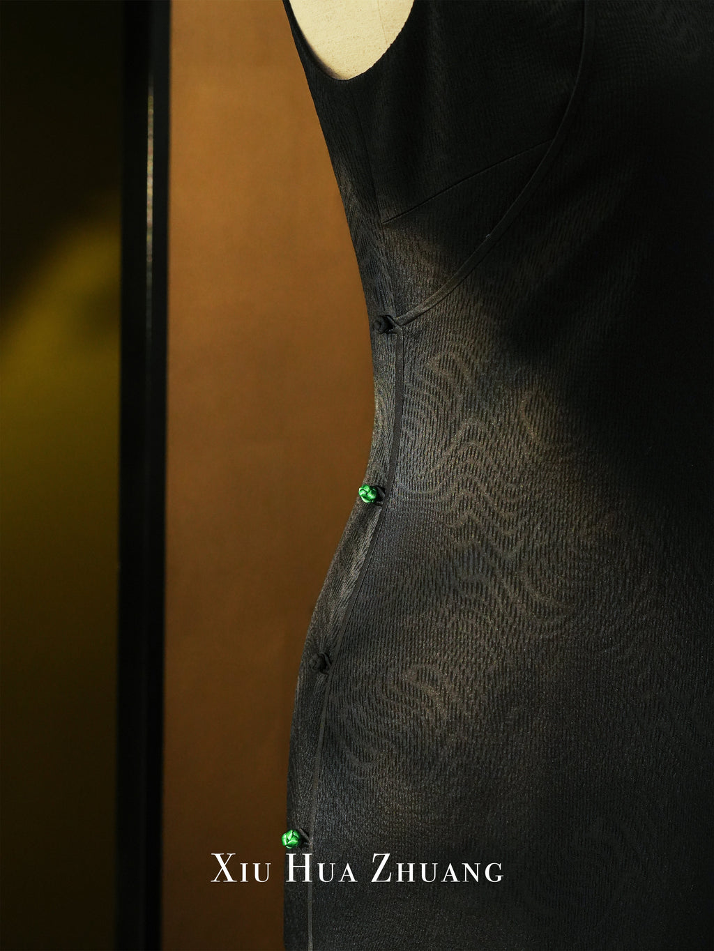 Black Jacquard Sleeveless Cheongsam 绣华莊