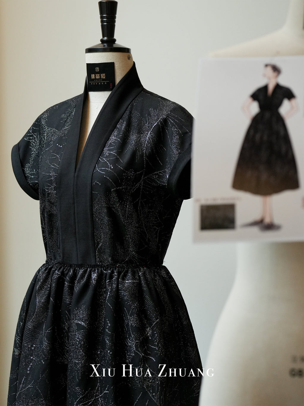 Embroidered Wool Midi Dress 绣华莊