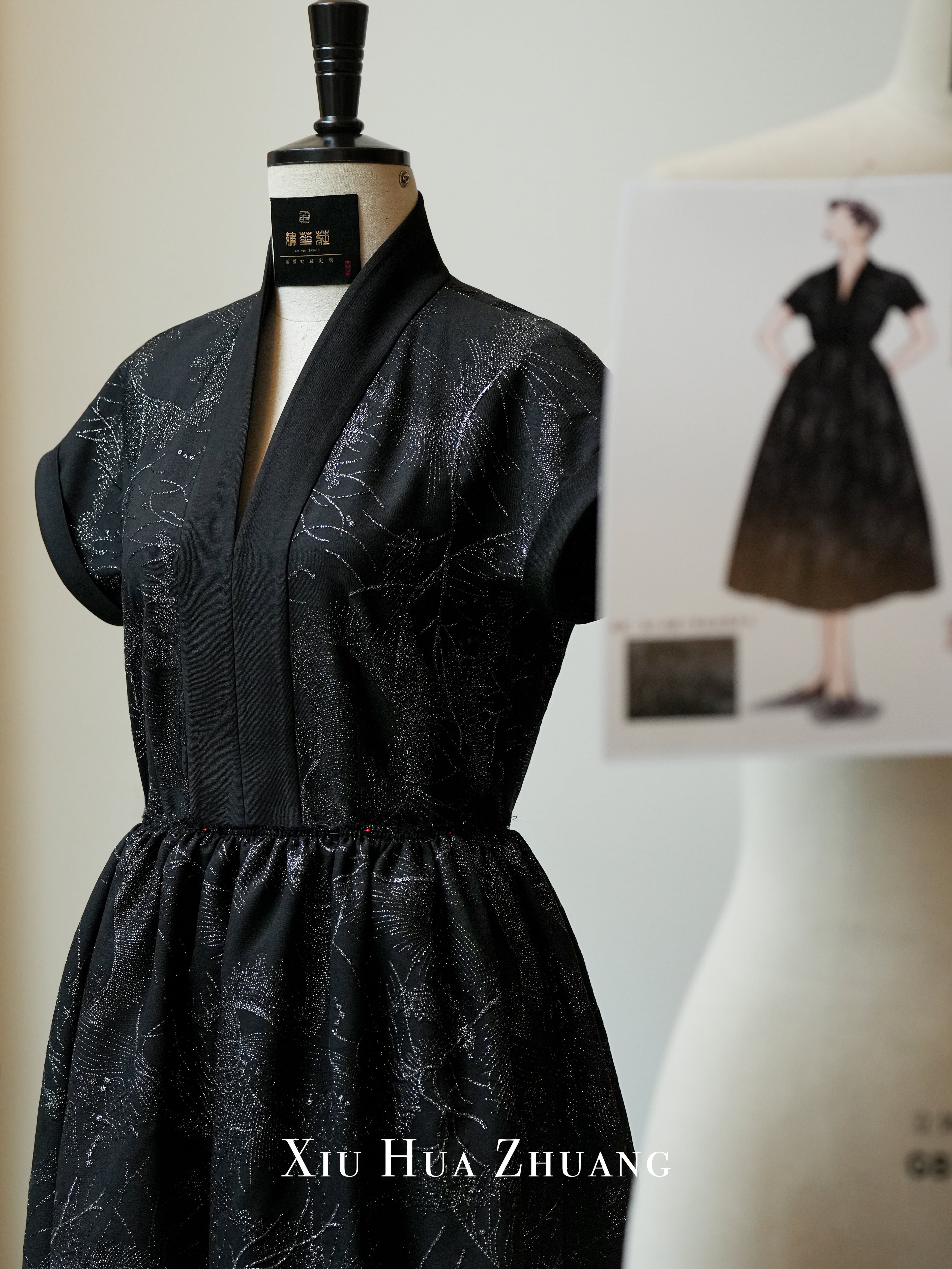 Embroidered Wool Midi Dress 绣华莊