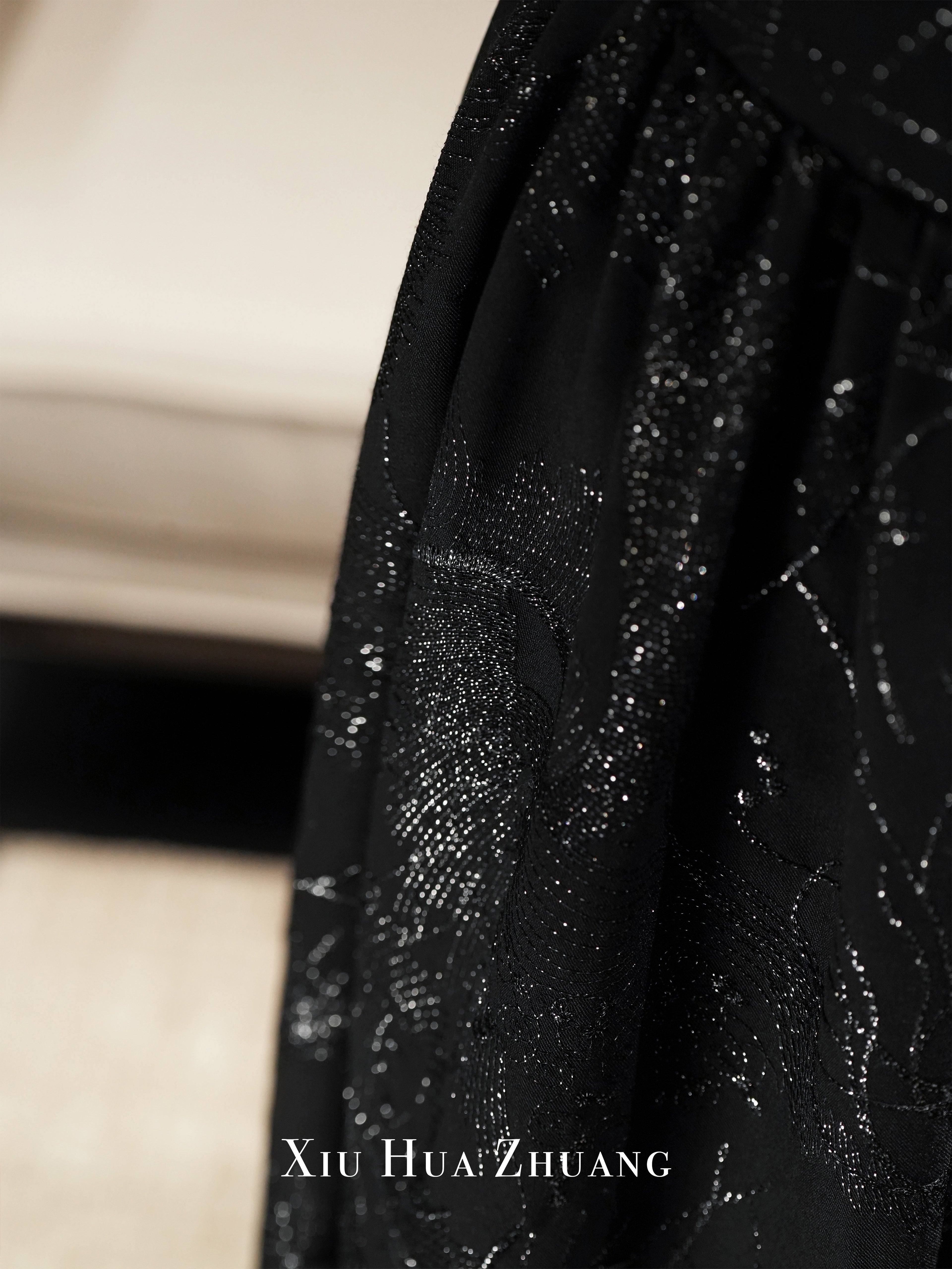 Embroidered Wool Midi Dress 绣华莊