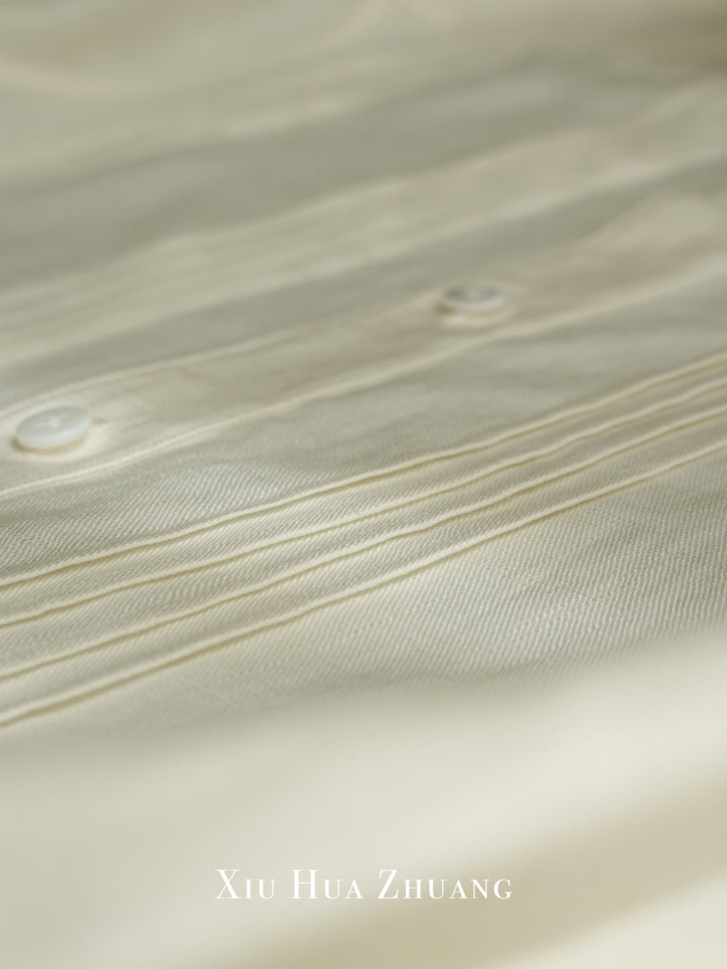 Warm White Linen Pleated Shirt 绣华莊